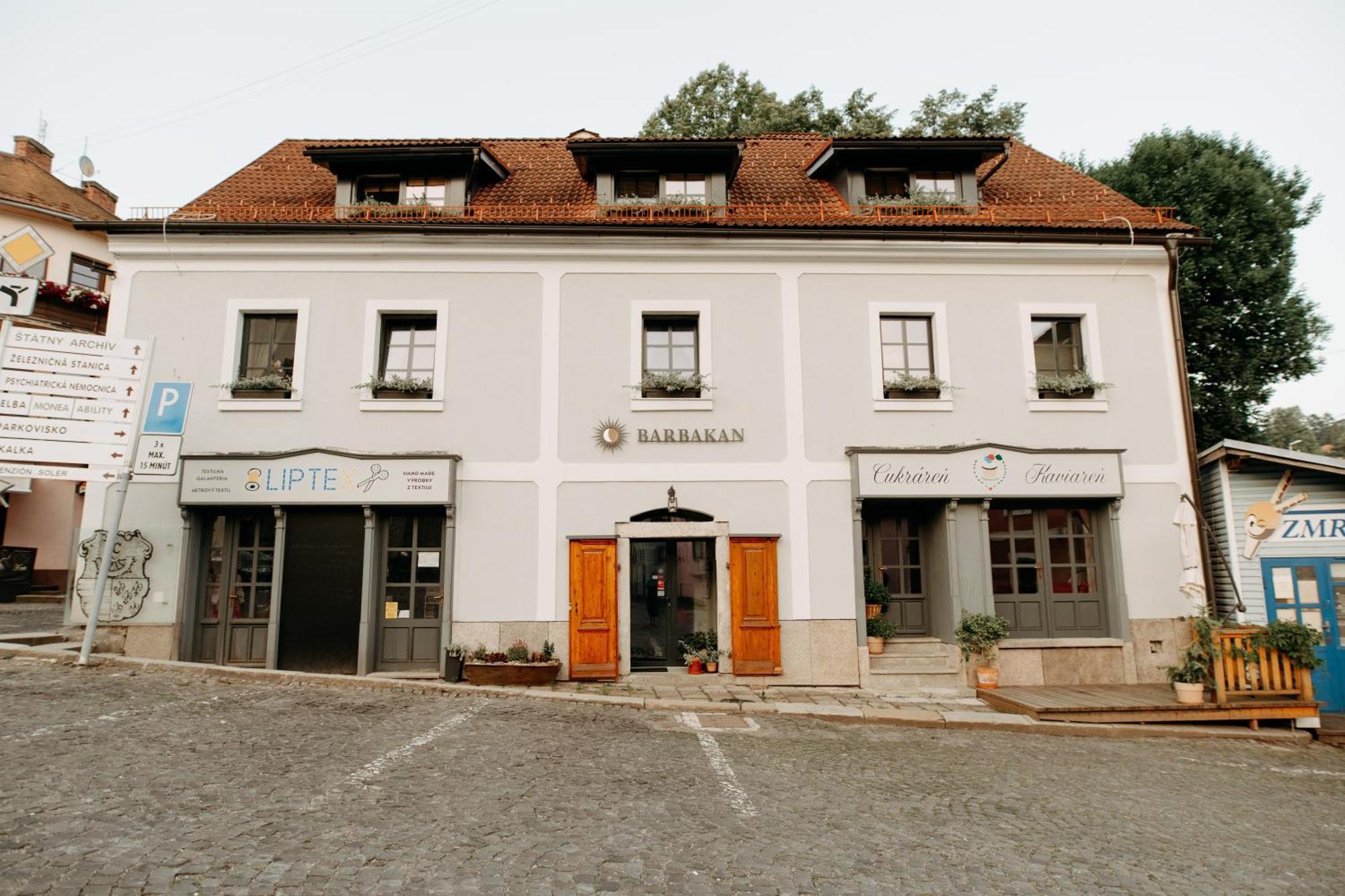Barbakan Кремница Экстерьер фото